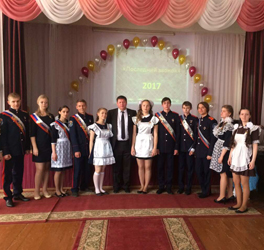 Депутаты Заводского района поздравили выпускников с последним звонком 